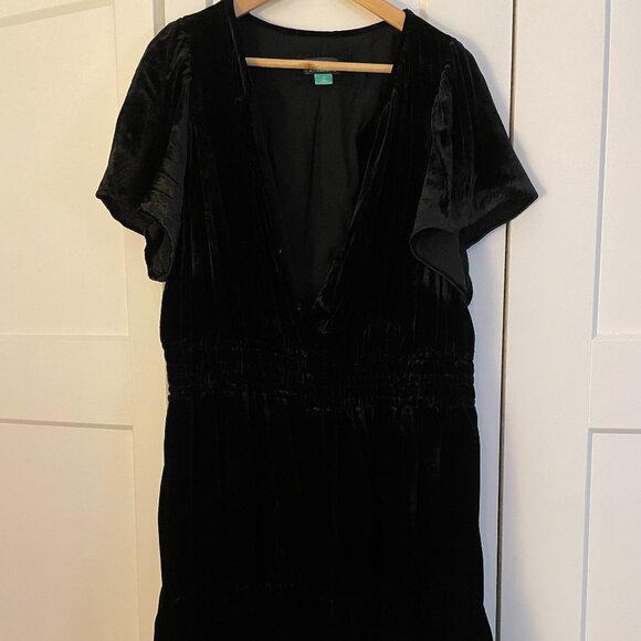 The Somerset Mini Dress: Velvet Edition in Black Plus size 2X - Picture 4 of 9